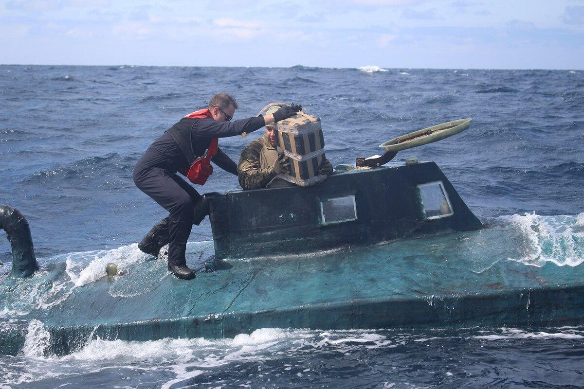  Coasties intercept NARCO sub carrying $165M in cocaine