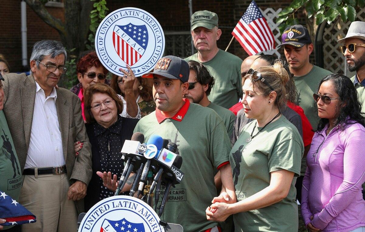  Deported Army veteran returns to US in bid to become citizen