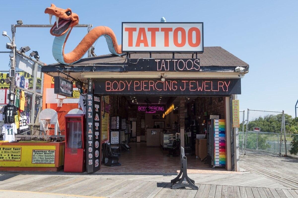 Coast Guard inks new tattoo regs