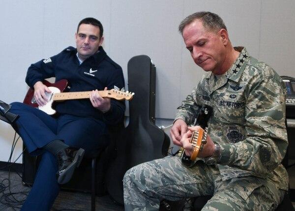  VIDEO: Watch Gen. Goldfein jam with Air Force band SuperSonic