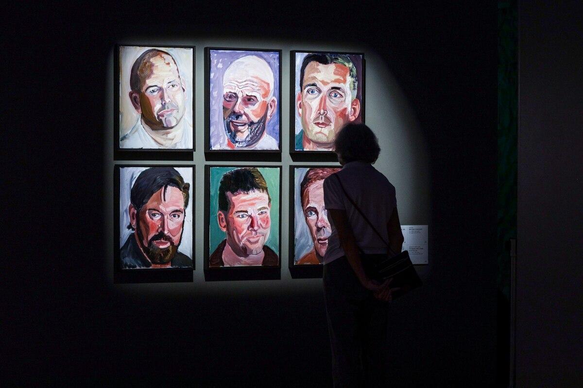  George W. Bush - portraits of veterans make Washington debut