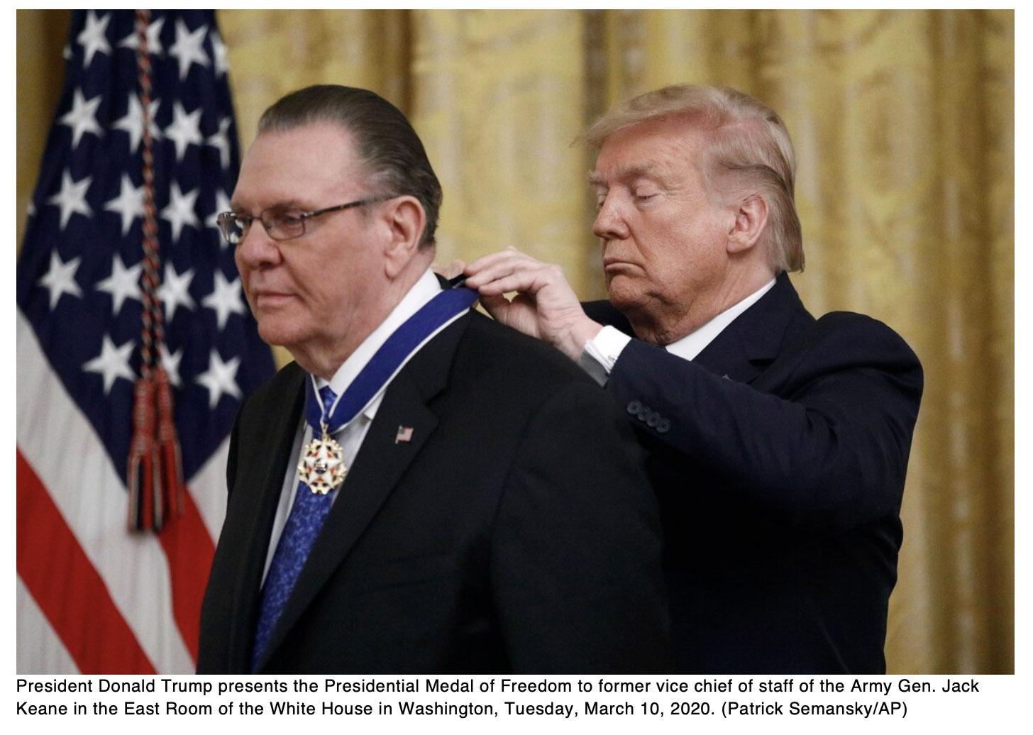  Trump presents Medal of Freedom to retired four-star general