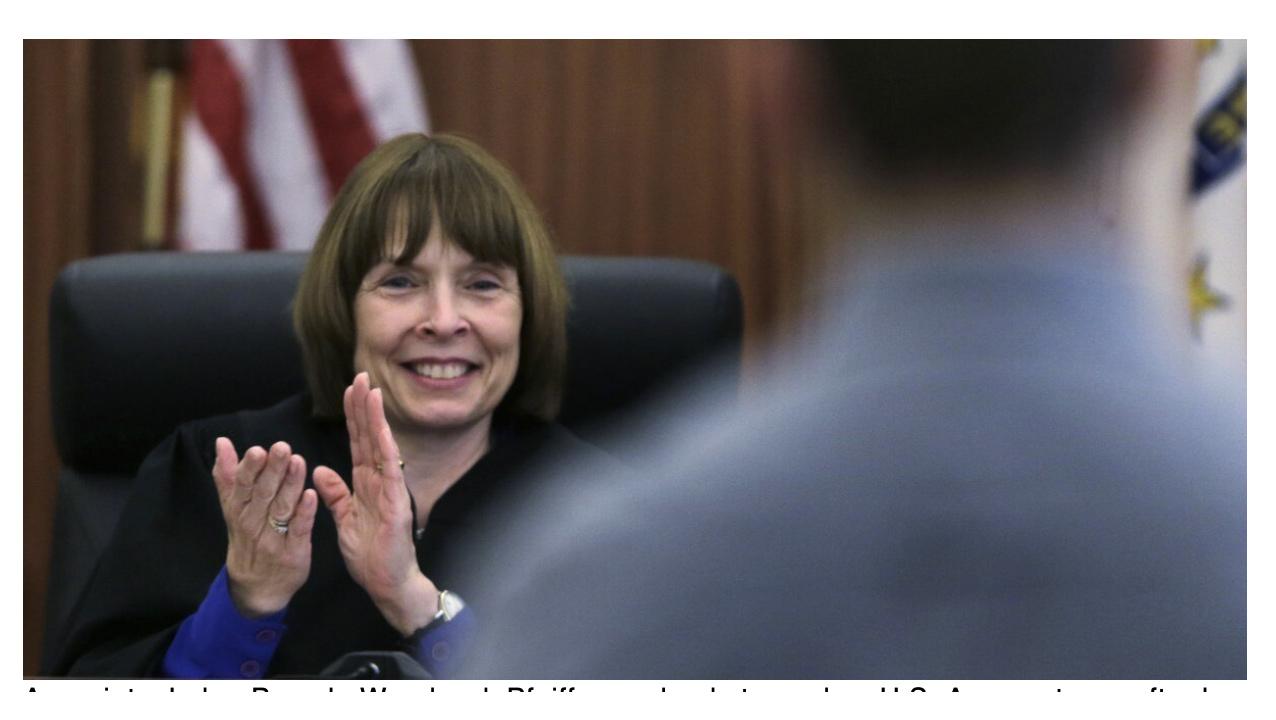  Congress approves bill giving federal support to veterans treatment courts