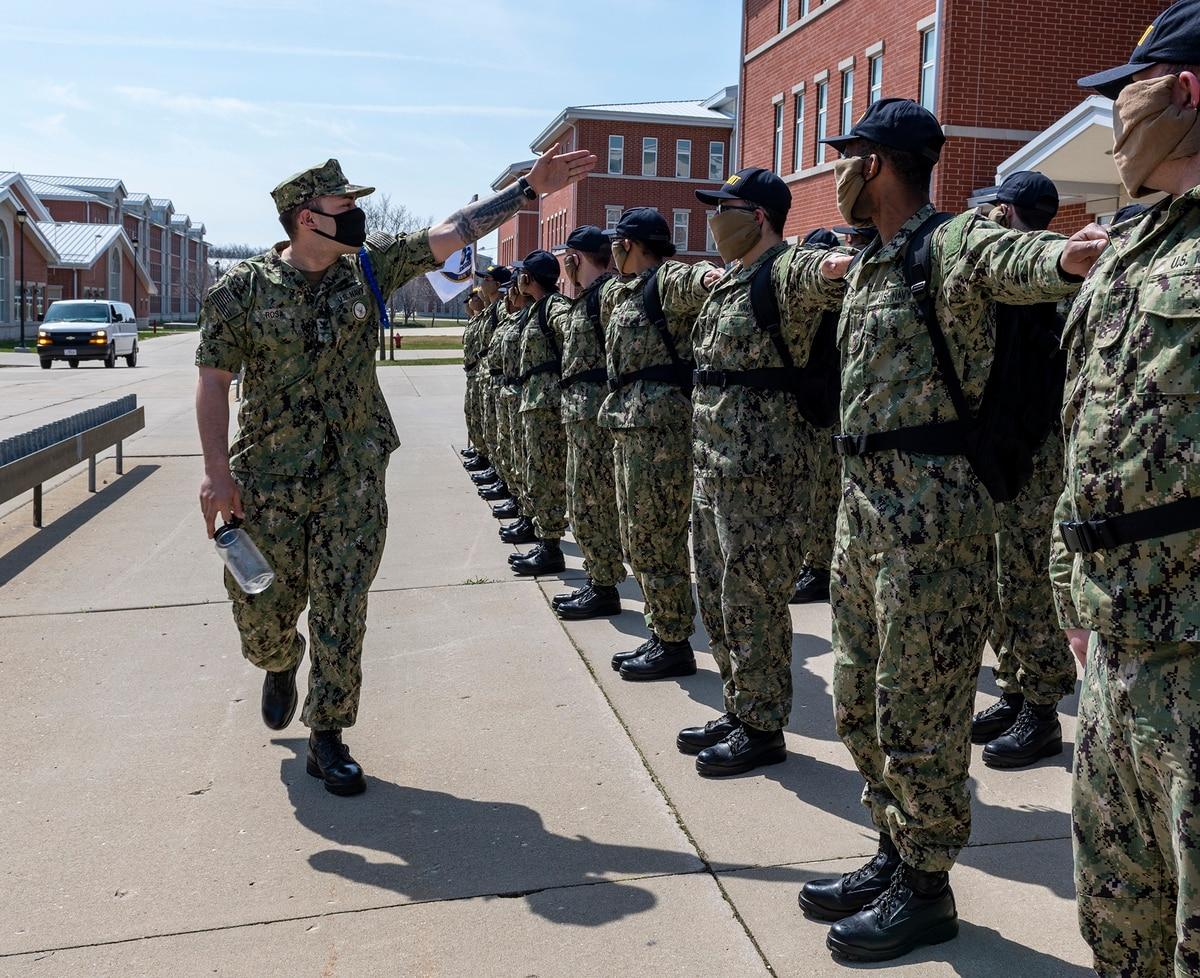 Recruits dress off in formation on the USS Chicago recruit barracks grinder on April 11, 2020, at Recruit Training Command in Great Lakes, Ill. (MC1 Camilo Fernan/Navy) Navy ends Fort McCoy stop before boot camp, cuts ROM for fully vaccinated recruits