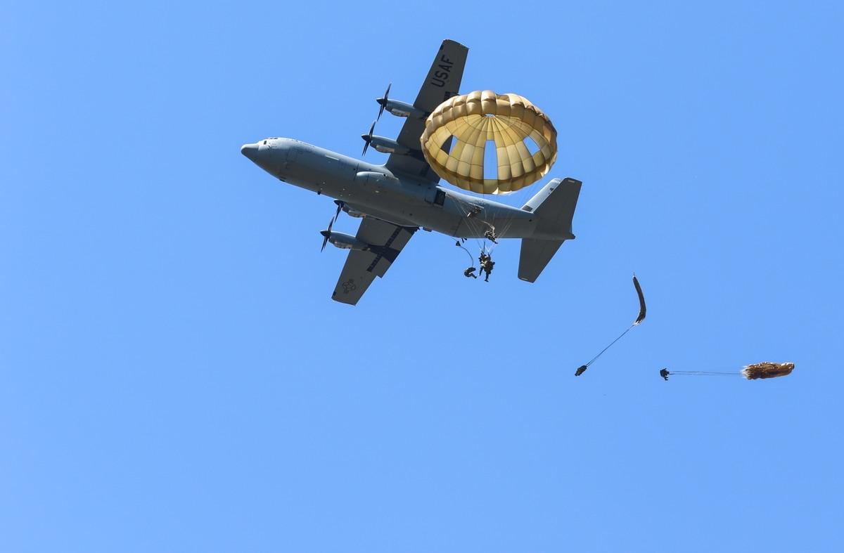 Soldiers jump at Boboc Air Base, Romania, as part of a series of exercises this month. (Sgt. Catessa Palone/Army) Photos: US and European paratroopers jump during major exercise