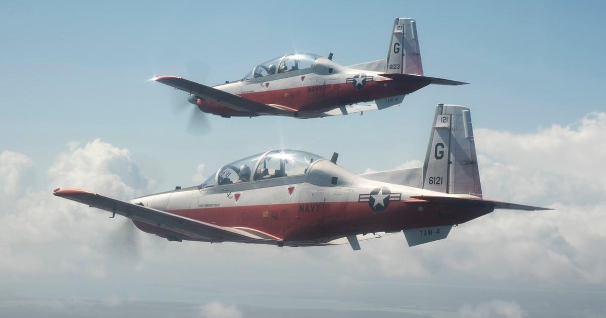 Marine 1st Lts. John Kenyon, top, and Matthew Lorber, student naval aviators assigned to the "Boomers" of Training Squadron 27, conduct a formation flight in T-6B Texan II aircraft above the Corpus Christi area of Texas Oc