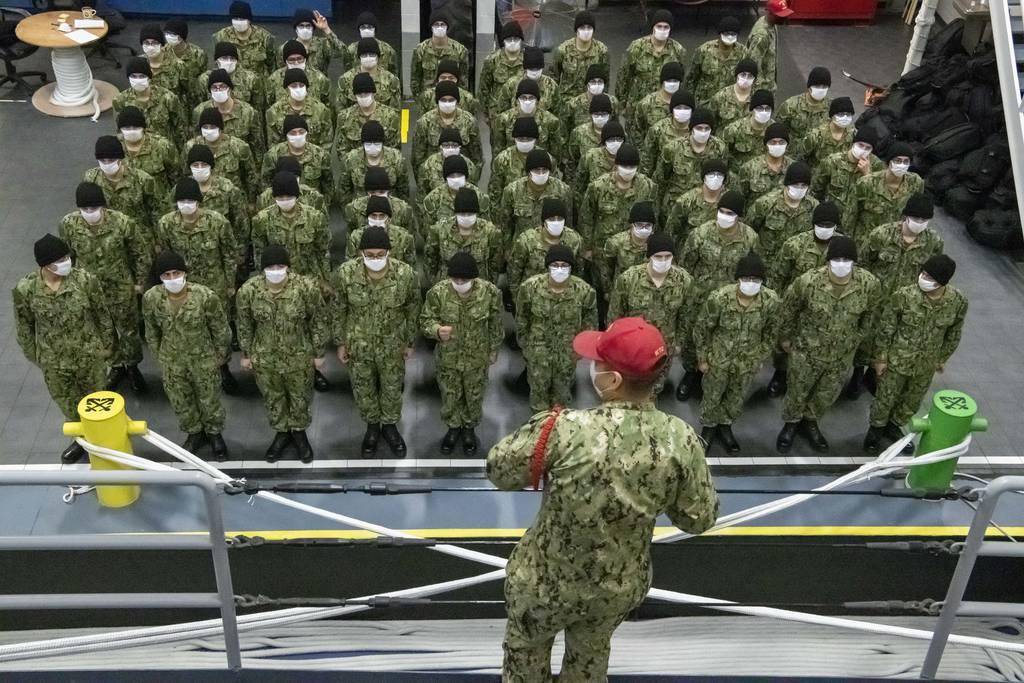 Boatswain's Mate 2nd Class Jorge Monarez Jr. speaks to a recruit division Jan. 7, 2020, during an applied training exercise inside the USS Marlinspike Seamanship Trainer at Recruit Training Command in Great Lakes, Ill. (MC Future sailors could earn up to $50K in enlistment bonuses