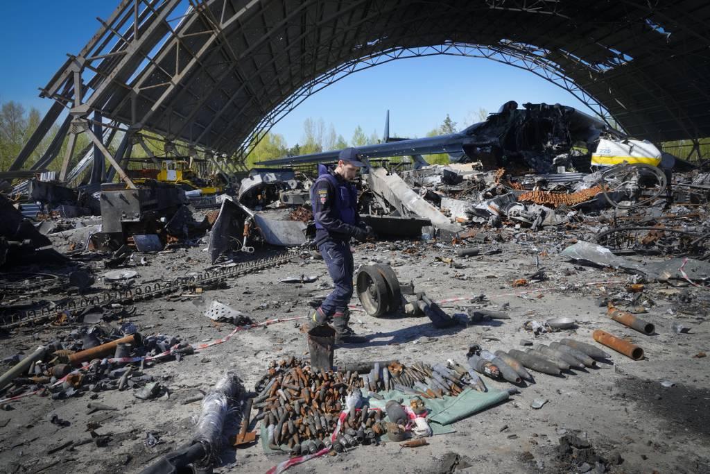 A Ukrainian servicemember searches for explosives at the Antonov airport in Hostomel, on the outskirts of Kyiv, Ukraine, on May 5, 2022. (Efrem Lukatsky/AP) Pentagon denies US intelligence is targeting Russian generals in Ukraine