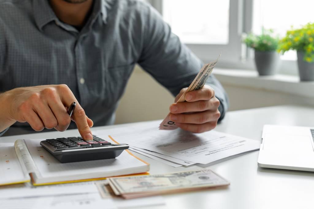 Veterans leaving the service need to be aware of a number of financial considerations, including insurance and having to manage budgets on their own. Financial tips for transitioning vets
